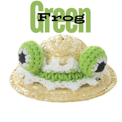 The frog eyes on the straw hat are knitted with green wool and are decorated with white knitted lace around them.
